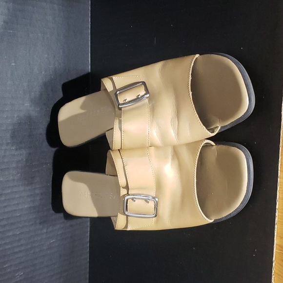 Aerosoles Women's Cream Heeled Sandals. Sized 9.5. - Picture 2 of 7